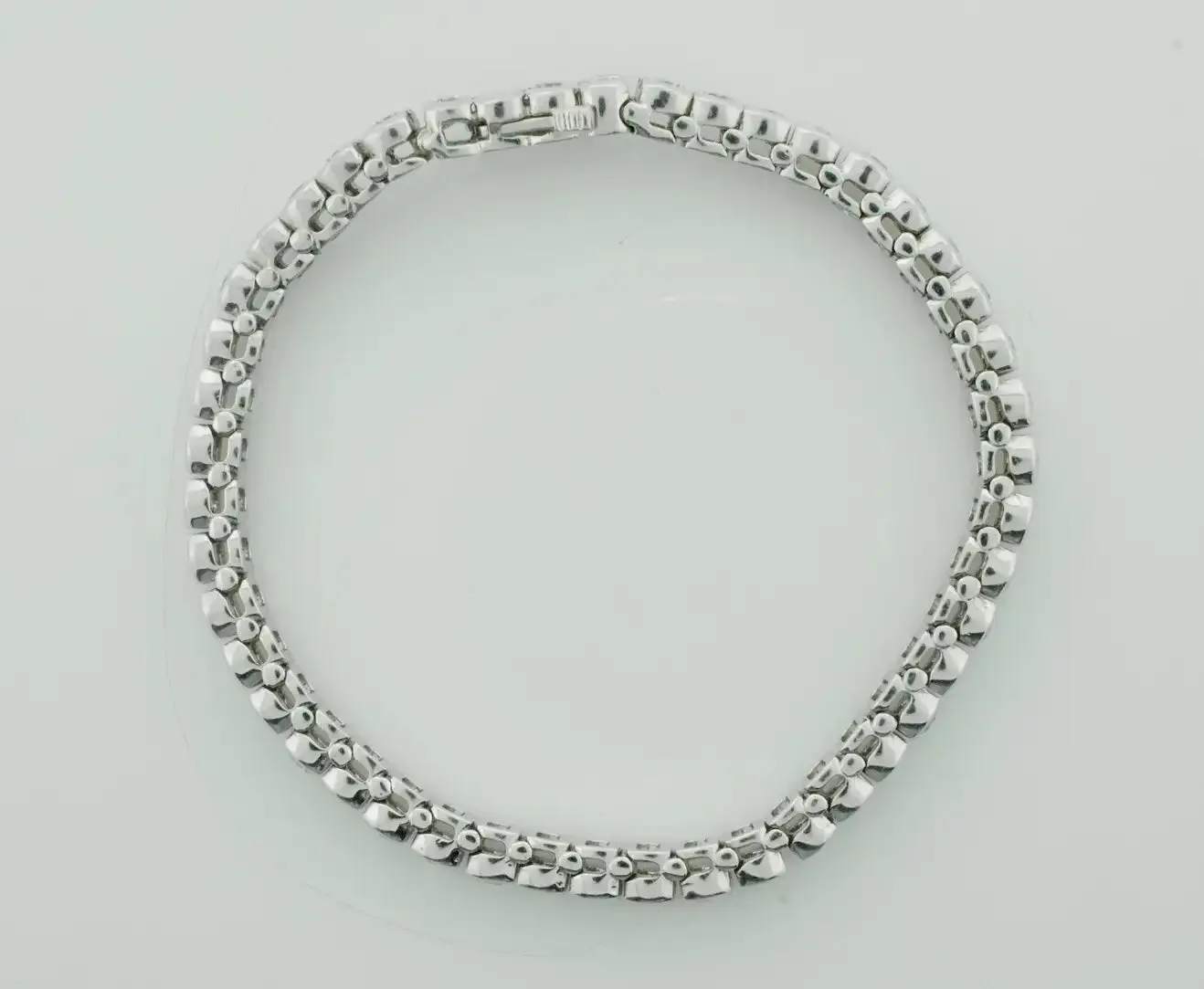 Diamond Straight Line Bracelet 7.10 Carats in White Gold