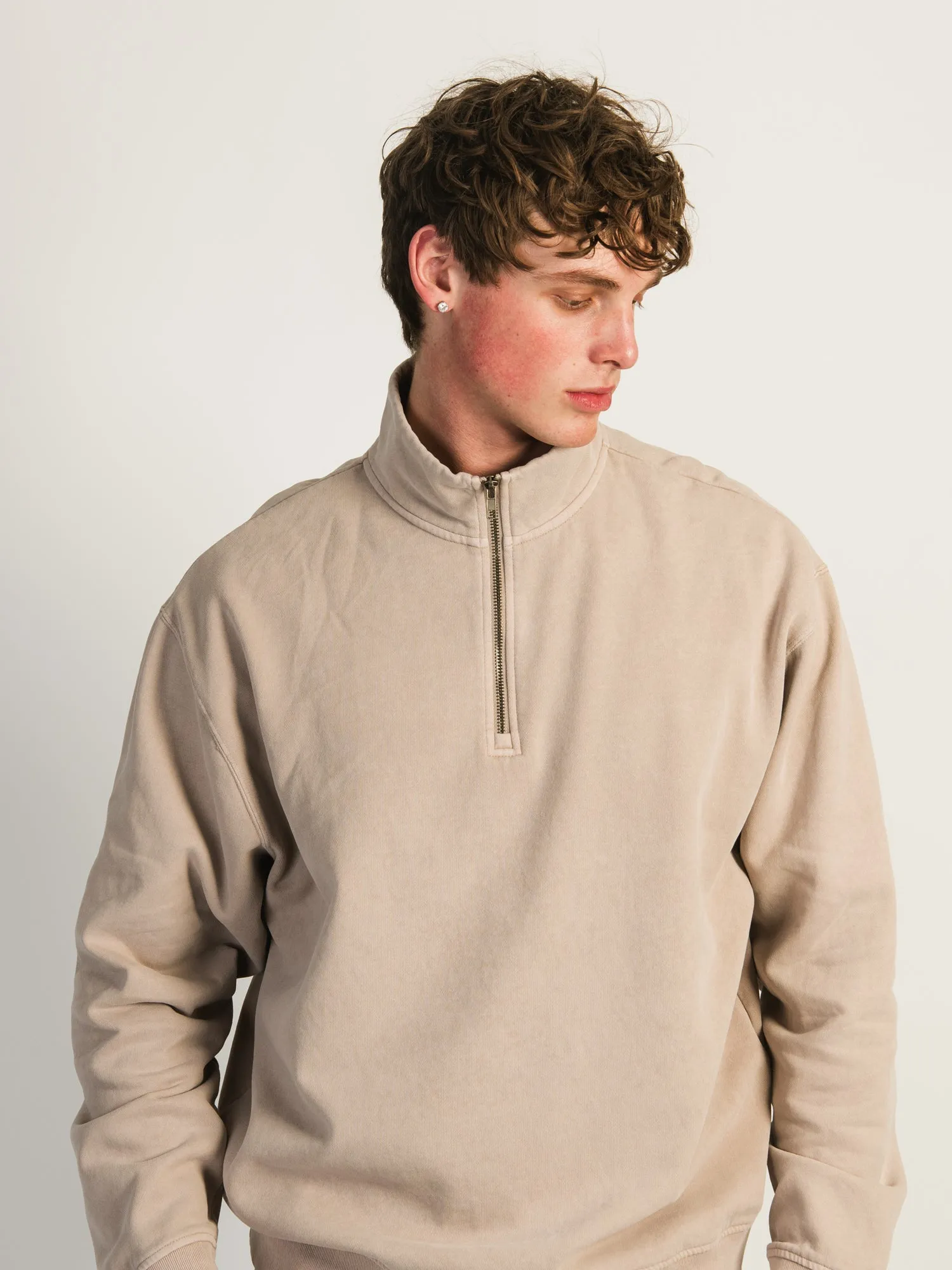 KOLBY RELAXED FIT QUARTER ZIP - PEBBLE