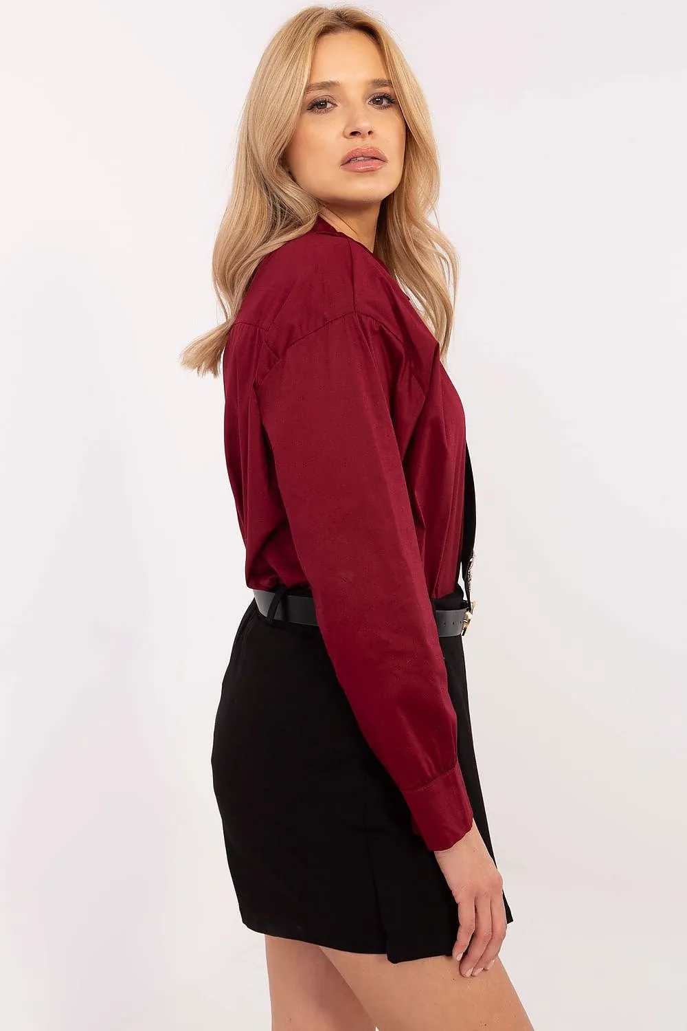 Long sleeve casual shirt with a universal cut