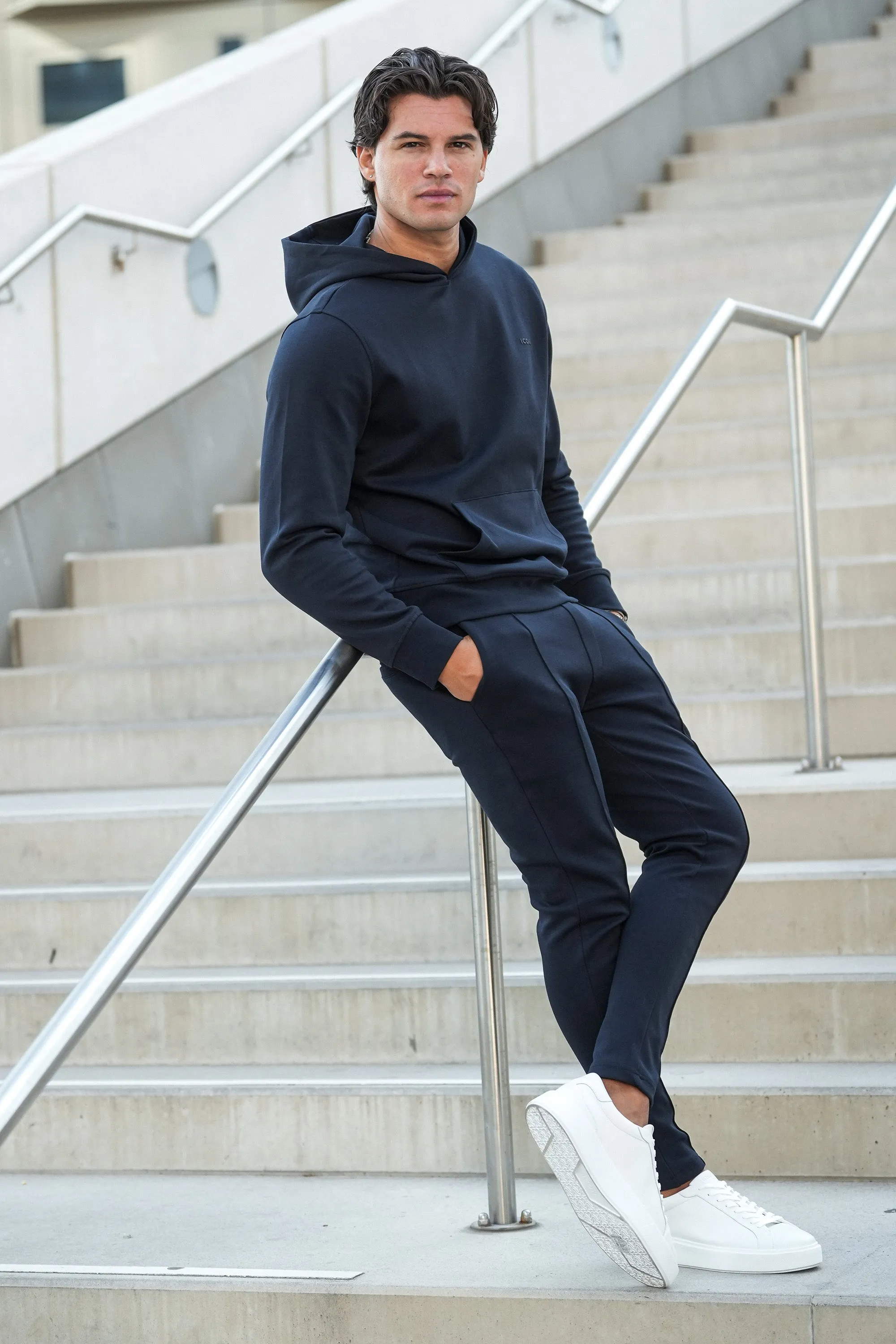 THE ATHLETIC JOGGER