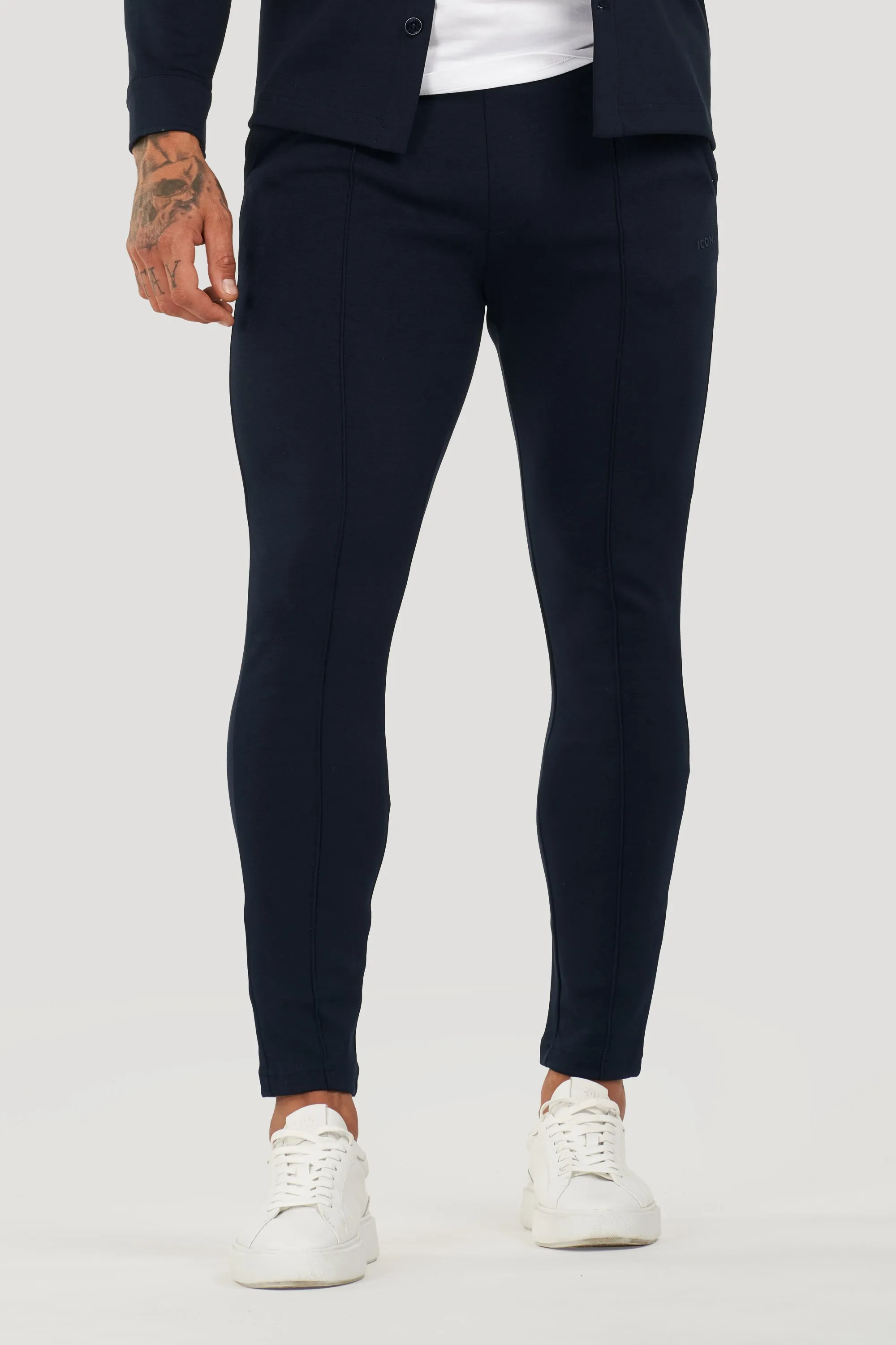 THE ATHLETIC JOGGER
