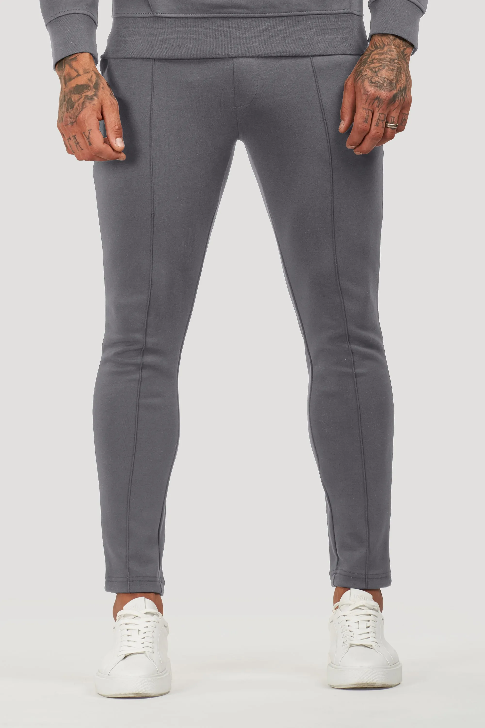 THE ATHLETIC JOGGER