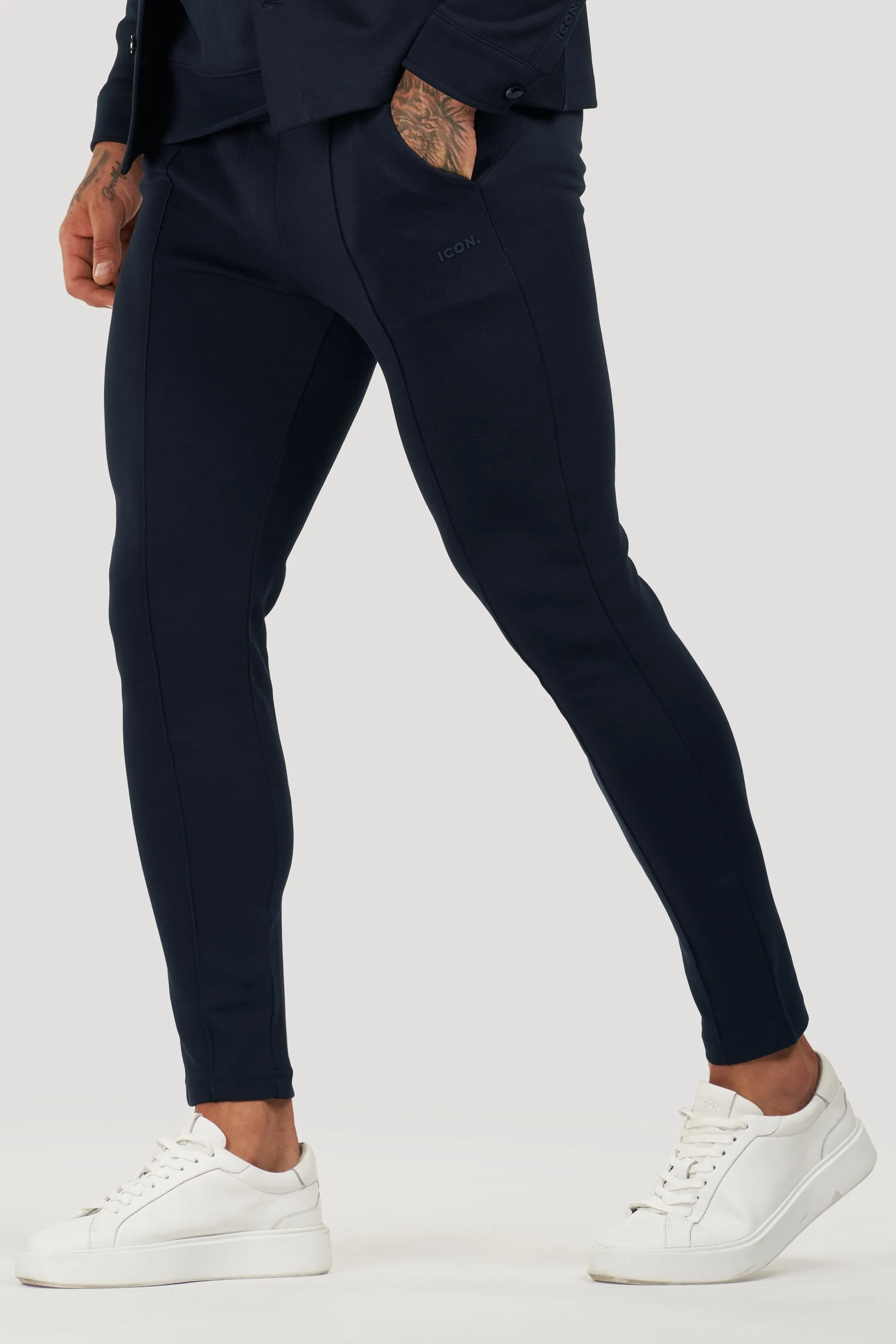 THE ATHLETIC JOGGER