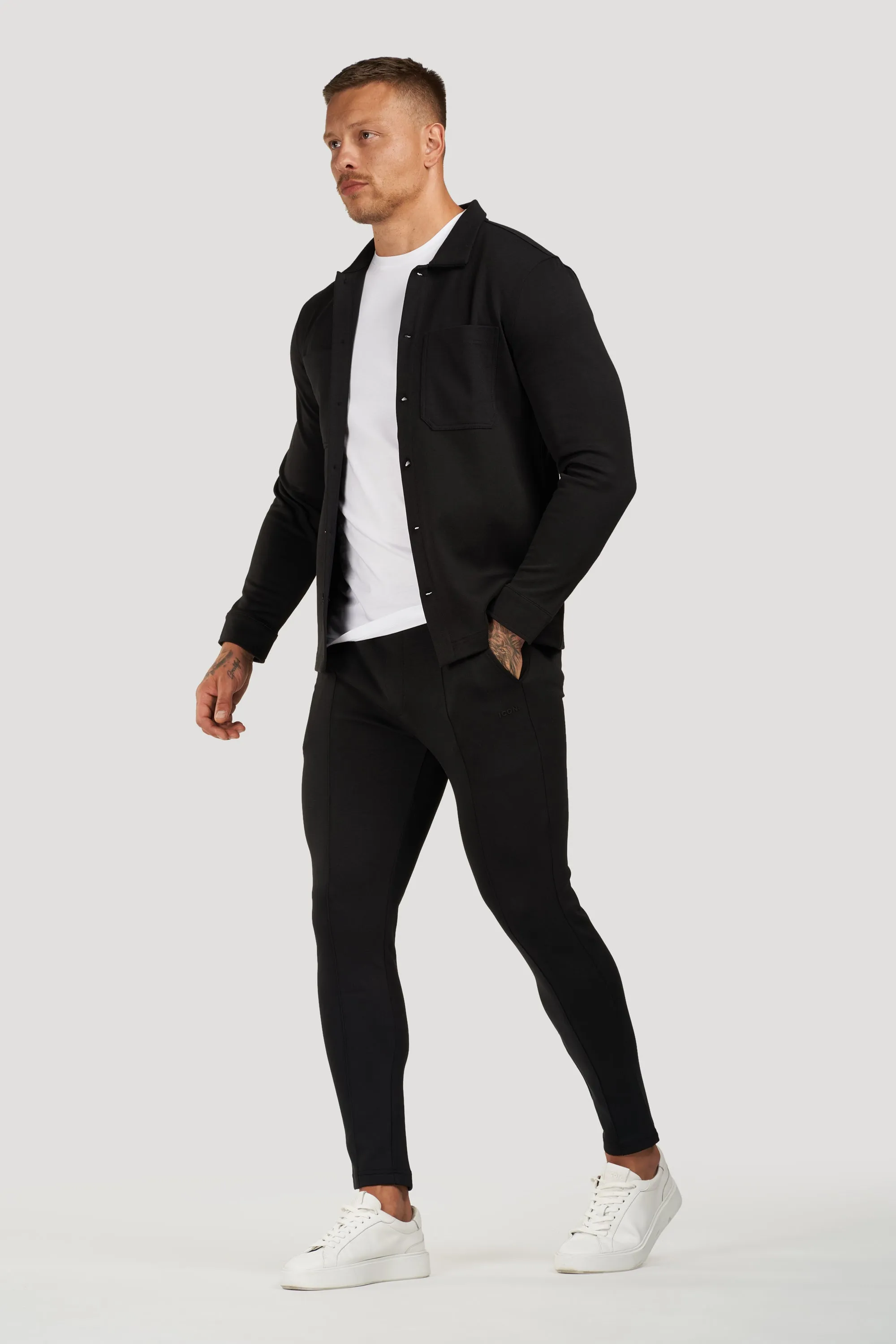 THE ATHLETIC JOGGER