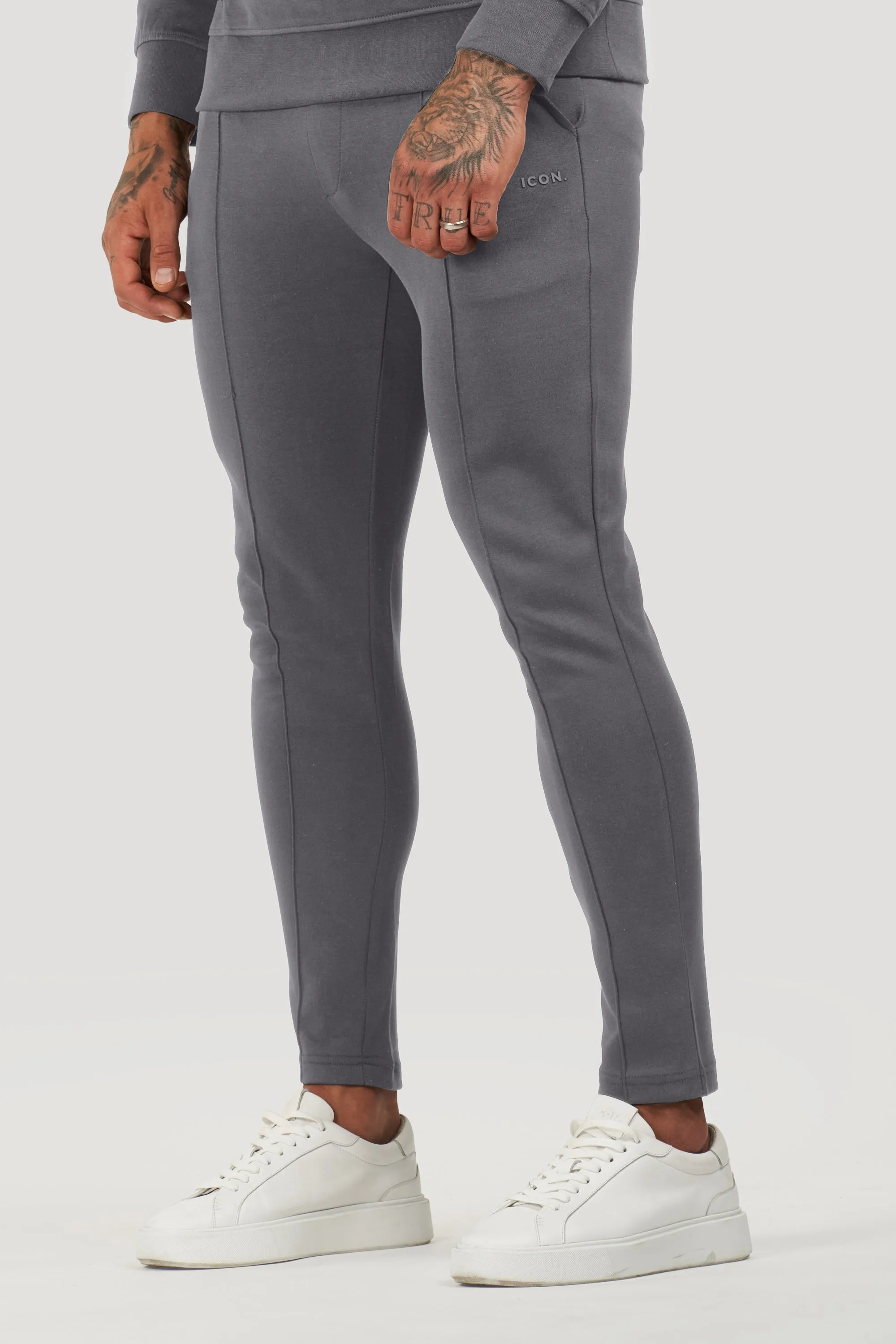 THE ATHLETIC JOGGER